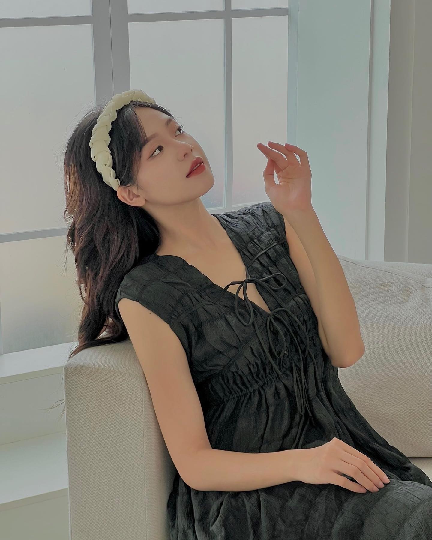Hoa hậu Huỳnh Thị Thanh Thủy mặc giống Lisa (BLACKPINK) - Ảnh 4.