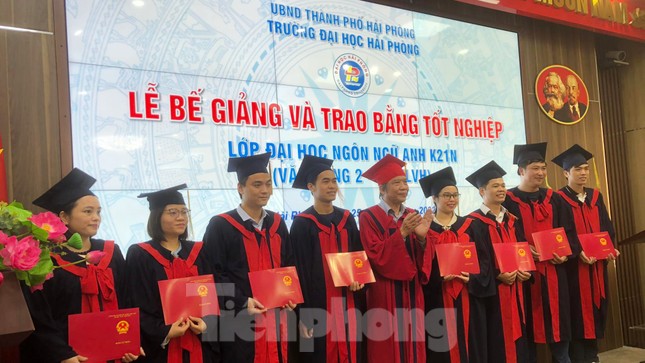 Đại học Hải Phòng xin lỗi 51 học viên bị cấp bằng muộn gần 1 năm - Ảnh 2.