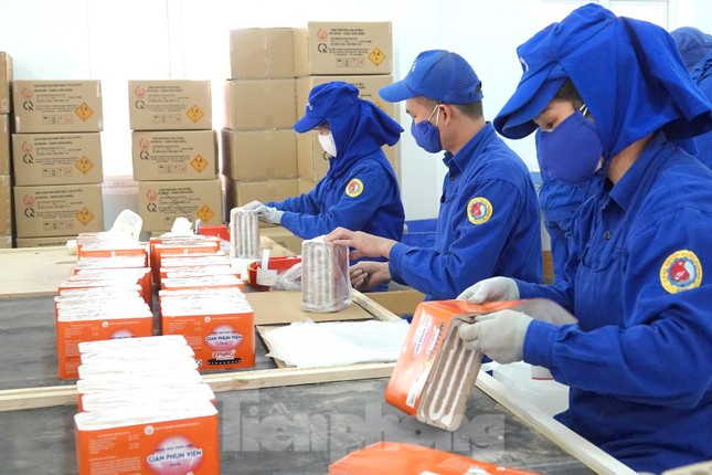 Khám phá quy trình sản xuất 3 triệu giàn pháo hoa cung ứng thị trường Tết 2023 - Ảnh 11. Khám phá quy trình sản xuất 3 triệu giàn pháo hoa cung ứng thị trường Tết 2023 - Ảnh 11.