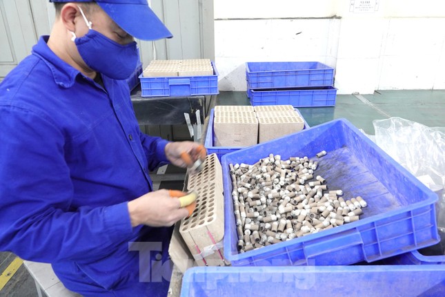 Khám phá quy trình sản xuất 3 triệu giàn pháo hoa cung ứng thị trường Tết 2023 - Ảnh 4. Khám phá quy trình sản xuất 3 triệu giàn pháo hoa cung ứng thị trường Tết 2023 - Ảnh 4.