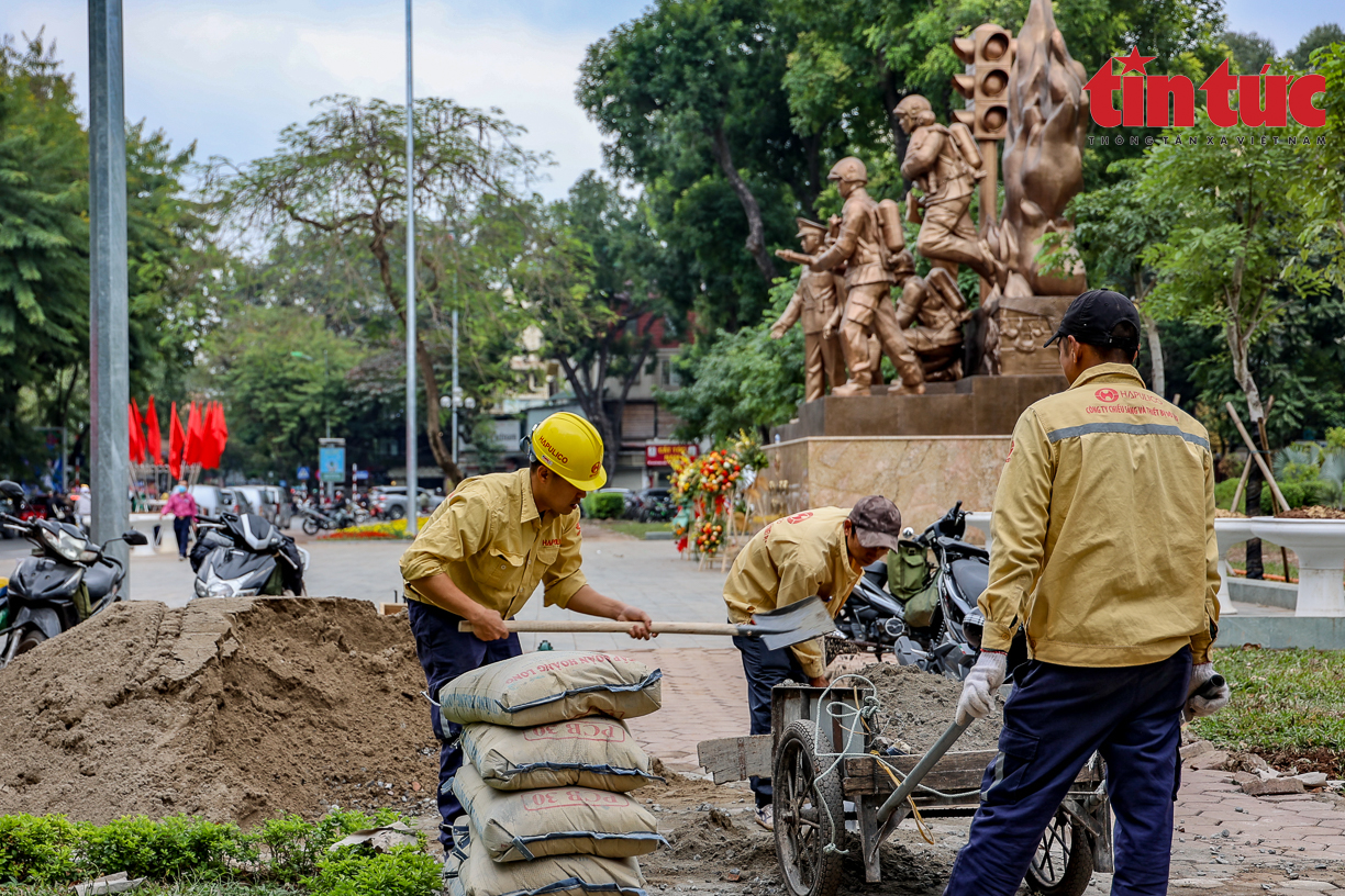 Gấp rút hoàn thiện không gian đi bộ phố Trần Nhân Tông - Ảnh 4. Gấp rút hoàn thiện không gian đi bộ phố Trần Nhân Tông - Ảnh 4.