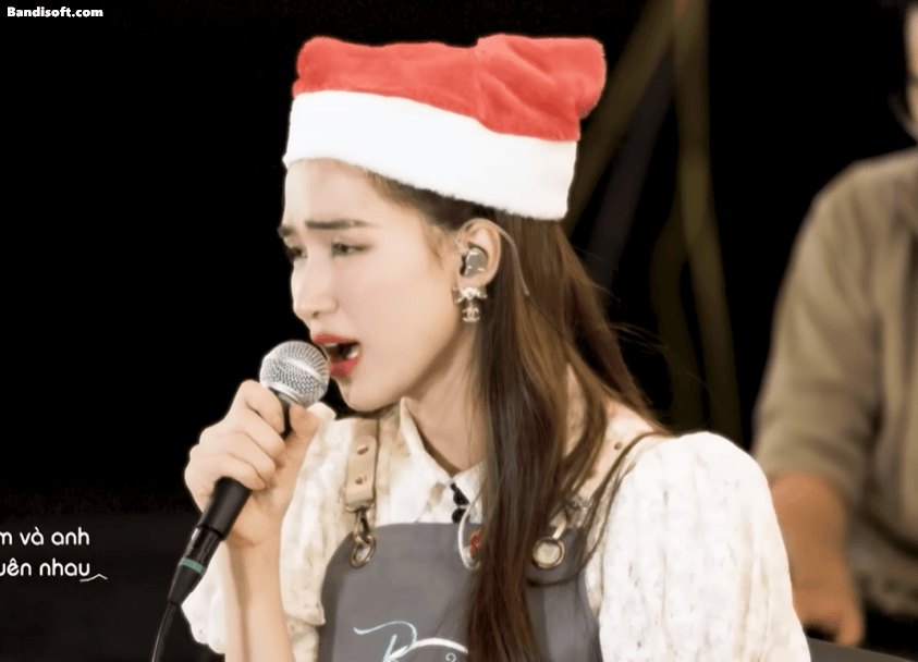Hòa Minzy hát nhạc "chia tay" da diết như gợi về chuyện cũ khiến dân tình nghe thôi cũng xót xa! - Ảnh 2. Hòa Minzy hát nhạc "chia tay" da diết như gợi về chuyện cũ khiến dân tình nghe thôi cũng xót xa! - Ảnh 2.