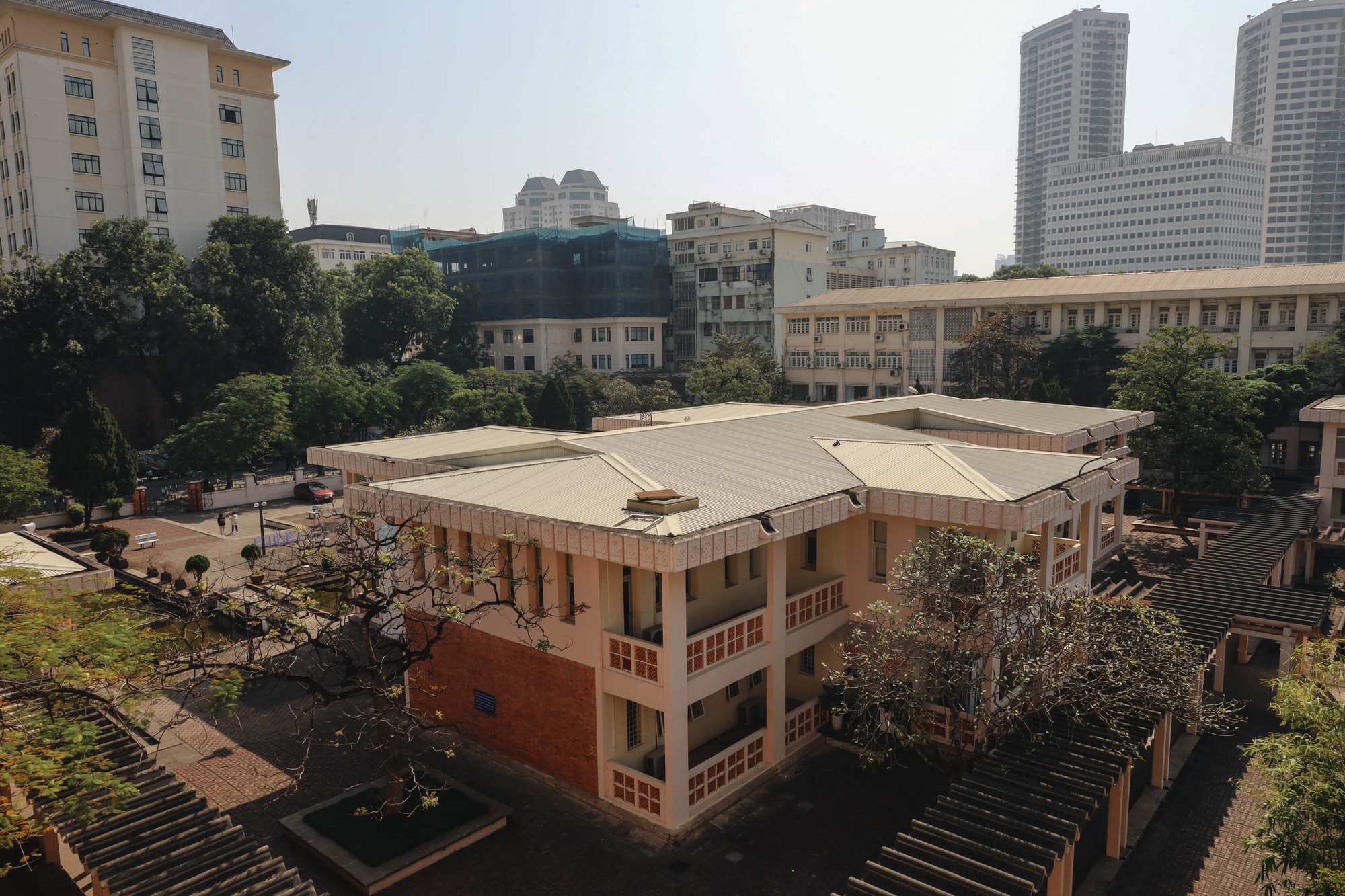 Ngôi trường có sinh viên nói ngoại ngữ đỉnh nhất nhì Việt Nam, điểm đầu vào cao &quot;ngất ngưởng&quot;, khuân viên trường cũng đẹp mê ly không kém - Ảnh 3.
