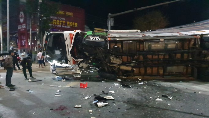 Tai nạn kinh hoàng giữa xe khách và xe tải, nhiều tiếng hét thất thanh - Ảnh 3.
