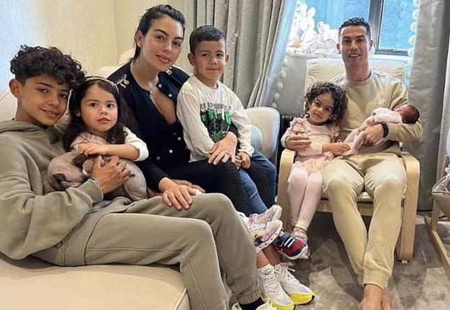 Hé lộ dinh thự siêu sang của Ronaldo khi chuyển đến Ả Rập Xê Út - Ảnh 1.