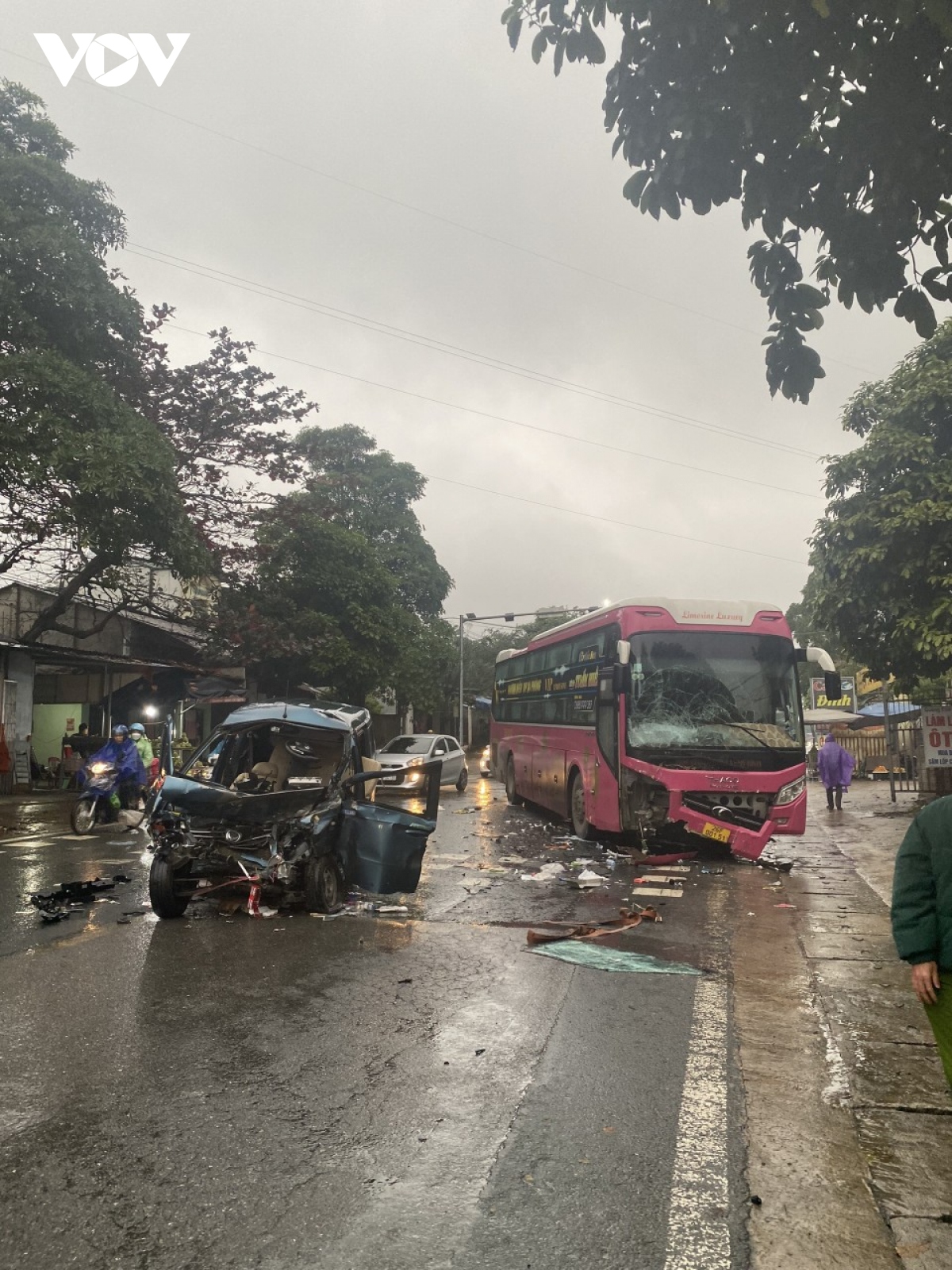 Tai nạn giao thông nghiêm trọng ở Hòa Bình khiến 2 người thương vong - Ảnh 8.