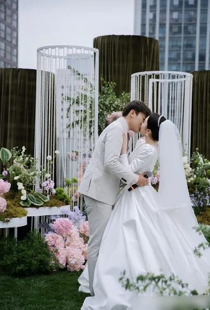 Cặp đôi tự tổ chức đám cưới theo phong cách Hàn - Ảnh 3.