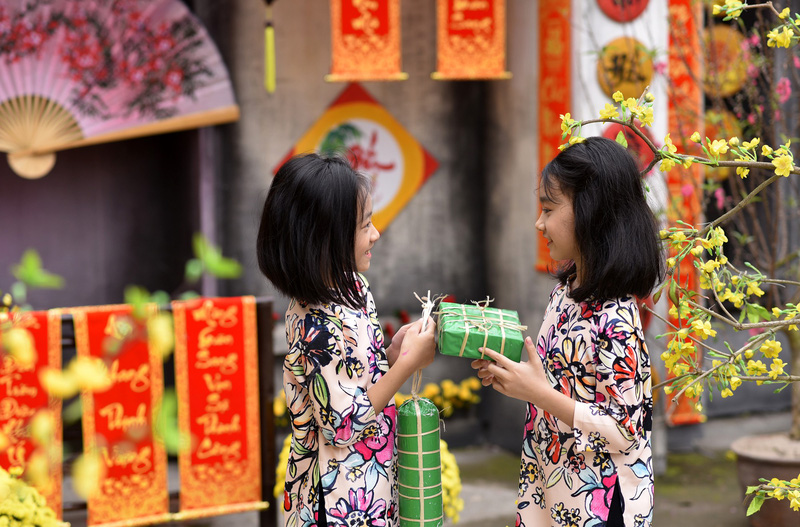 &quot;Mở ra là thấy Tết&quot; - Set sách cực đáng yêu, tràn ngập hương vị hoa đào, bánh chưng mà cha mẹ có thể tặng con dịp Tết này - Ảnh 2.