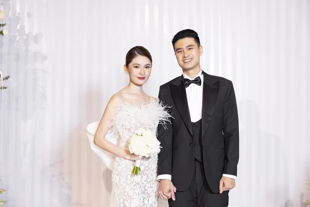 Đám cưới Á hậu Thùy Dung: Cô dâu - chú rể siêu ngọt ngào, dàn khách mời toàn mỹ nhân đình đám Vbiz - Ảnh 1.