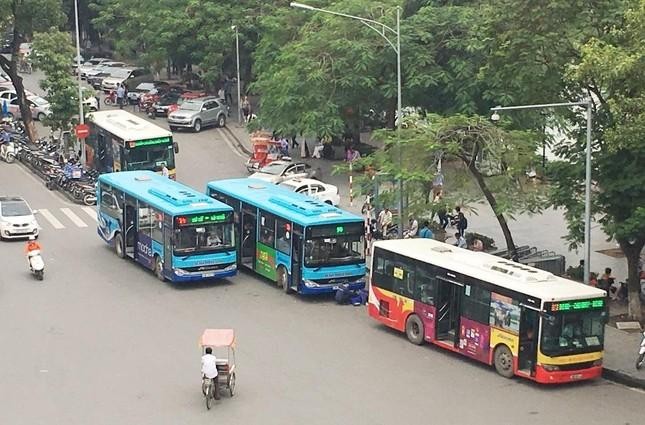 Hà Nội huy động hơn 150.000 lượt xe buýt/ngày phục vụ Tết Quý Mão - Ảnh 1.