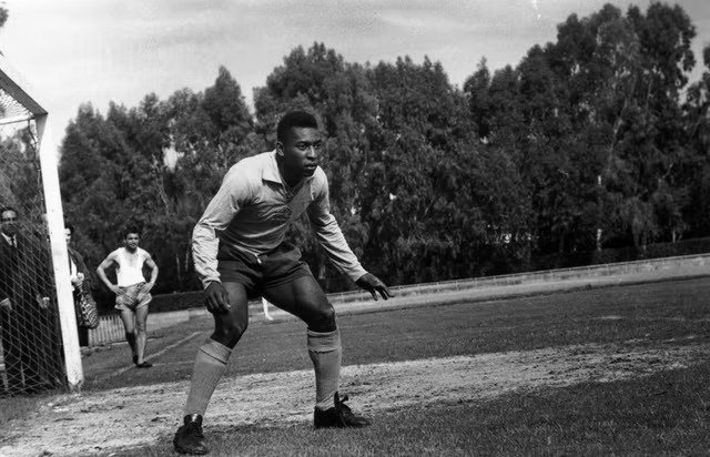 Những hình ảnh đáng nhớ trong sự nghiệp của 'Vua bóng đá' Pele - Ảnh 5.