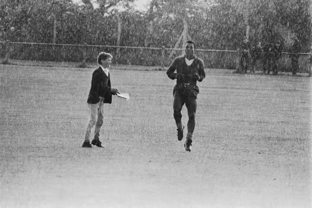 Những hình ảnh đáng nhớ trong sự nghiệp của 'Vua bóng đá' Pele - Ảnh 7.
