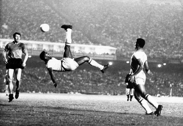 Những hình ảnh đáng nhớ trong sự nghiệp của 'Vua bóng đá' Pele - Ảnh 9.