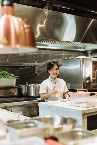 Đầu bếp Sam Trần: Nữ bếp trưởng trên bản đồ ẩm thực cao cấp Việt Nam - Ảnh 2.