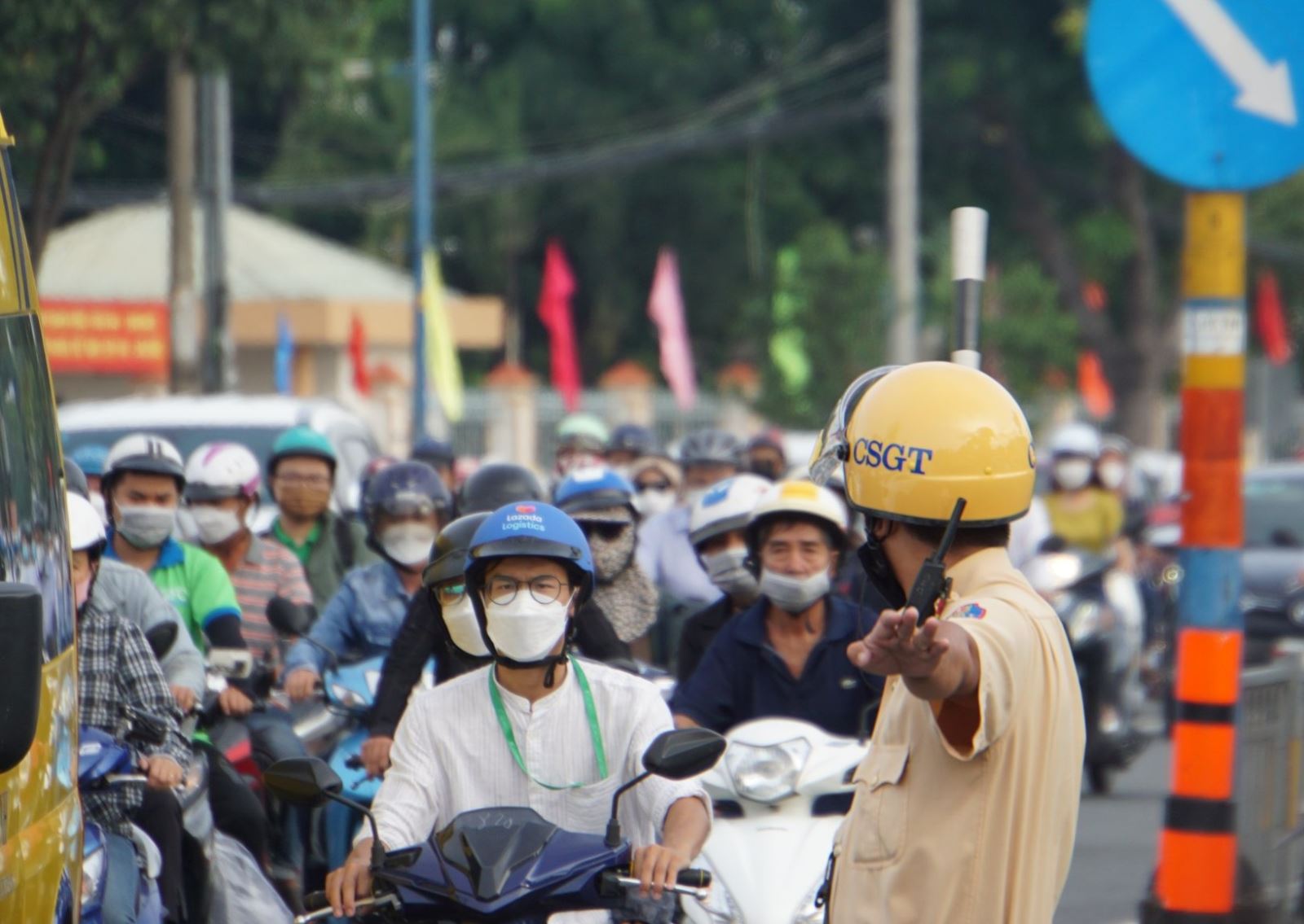 TP Hồ Chí Minh: Người dân ùn ùn rời thành phố trước kỳ nghỉ Tết Dương lịch 2023 - Ảnh 7.