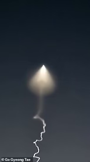 Dân xôn xao về luồng sáng kỳ lạ, Hàn Quốc thông báo thử thành công phương tiện vũ trụ - Ảnh 2.