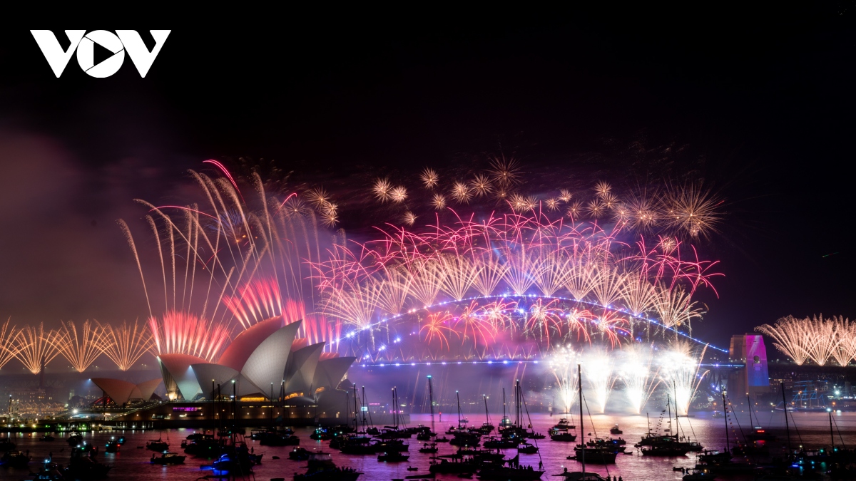 Rực rỡ màn pháo hoa tại Cầu Cảng Sydney chào đón Năm mới 2023 - Ảnh 5.