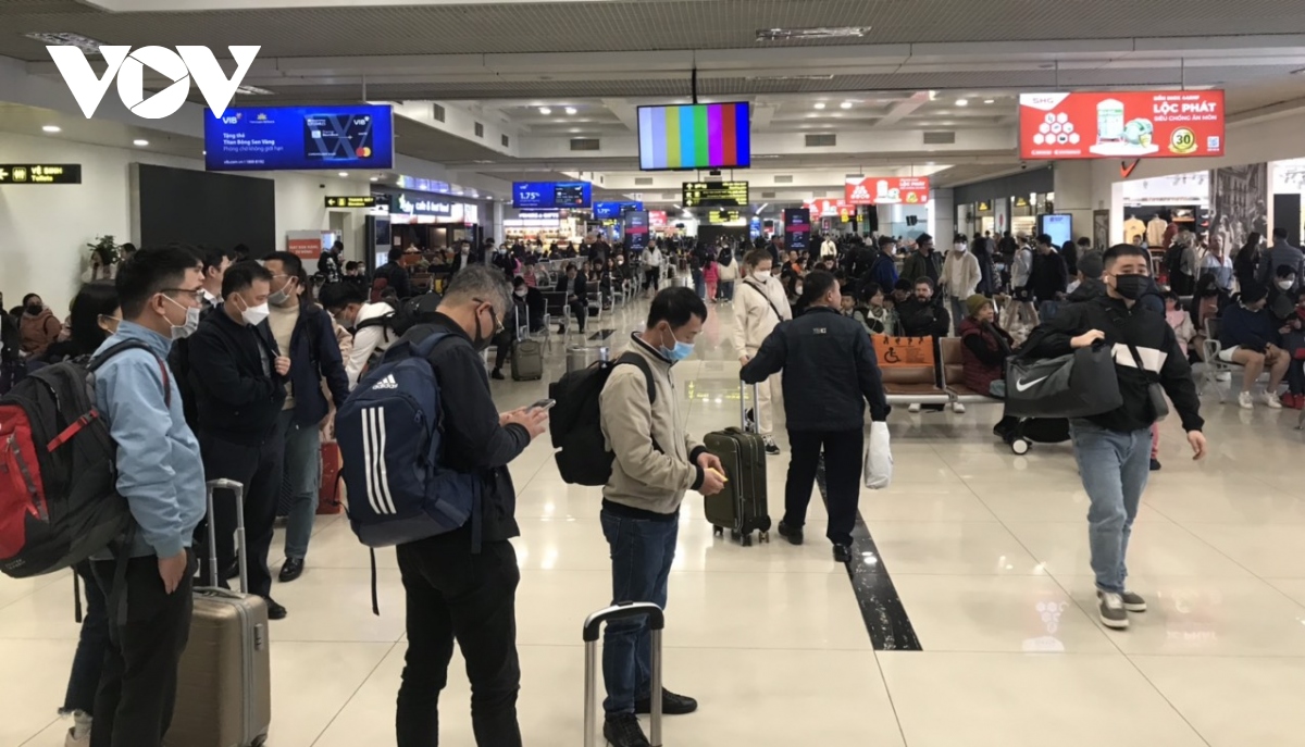 Sân bay Nội Bài nhộn nhịp ngày đầu nghỉ Tết Dương lịch 2023 - Ảnh 18.