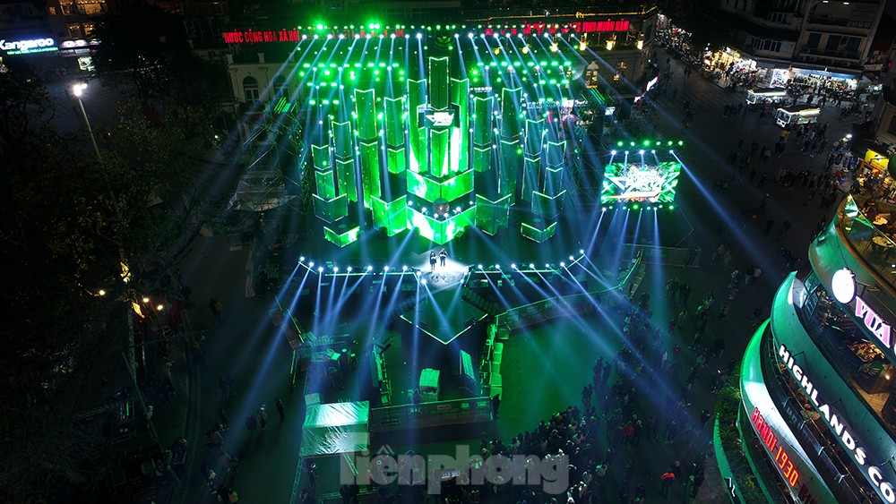 Người dân Hà Nội sẽ được thưởng thức 'Countdown Night 2023' bởi ánh sáng từ hàng trăm Drone - Ảnh 1.