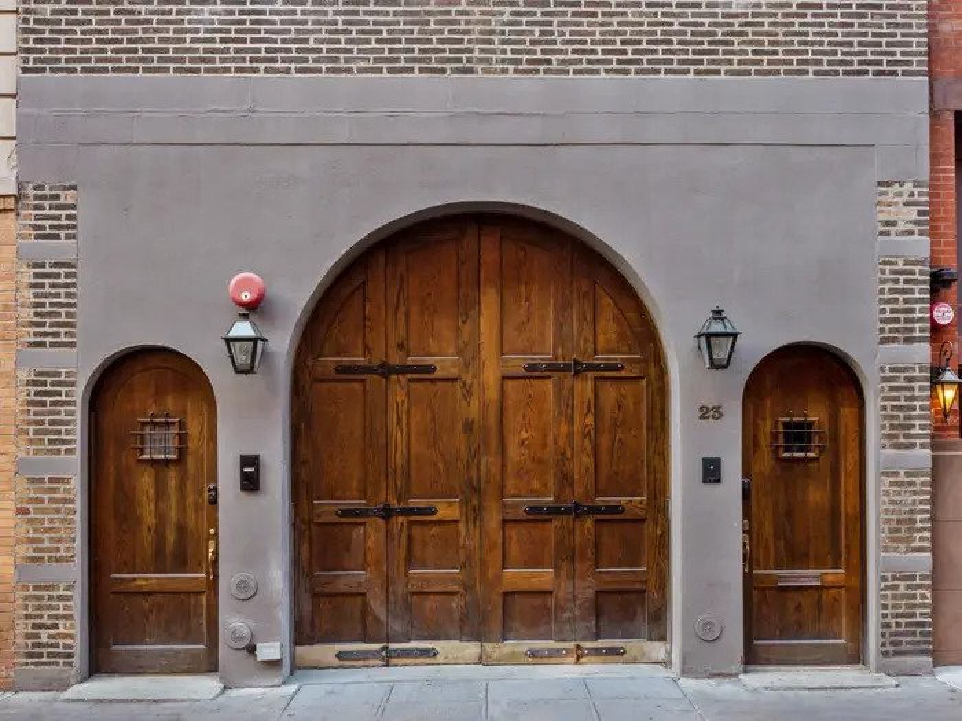 B&ecirc;n trong căn nh&agrave; thu&ecirc; "Cornelia Street" gần 1,1 tỷ đồng/th&aacute;ng của Taylor Swift - Ảnh 3.