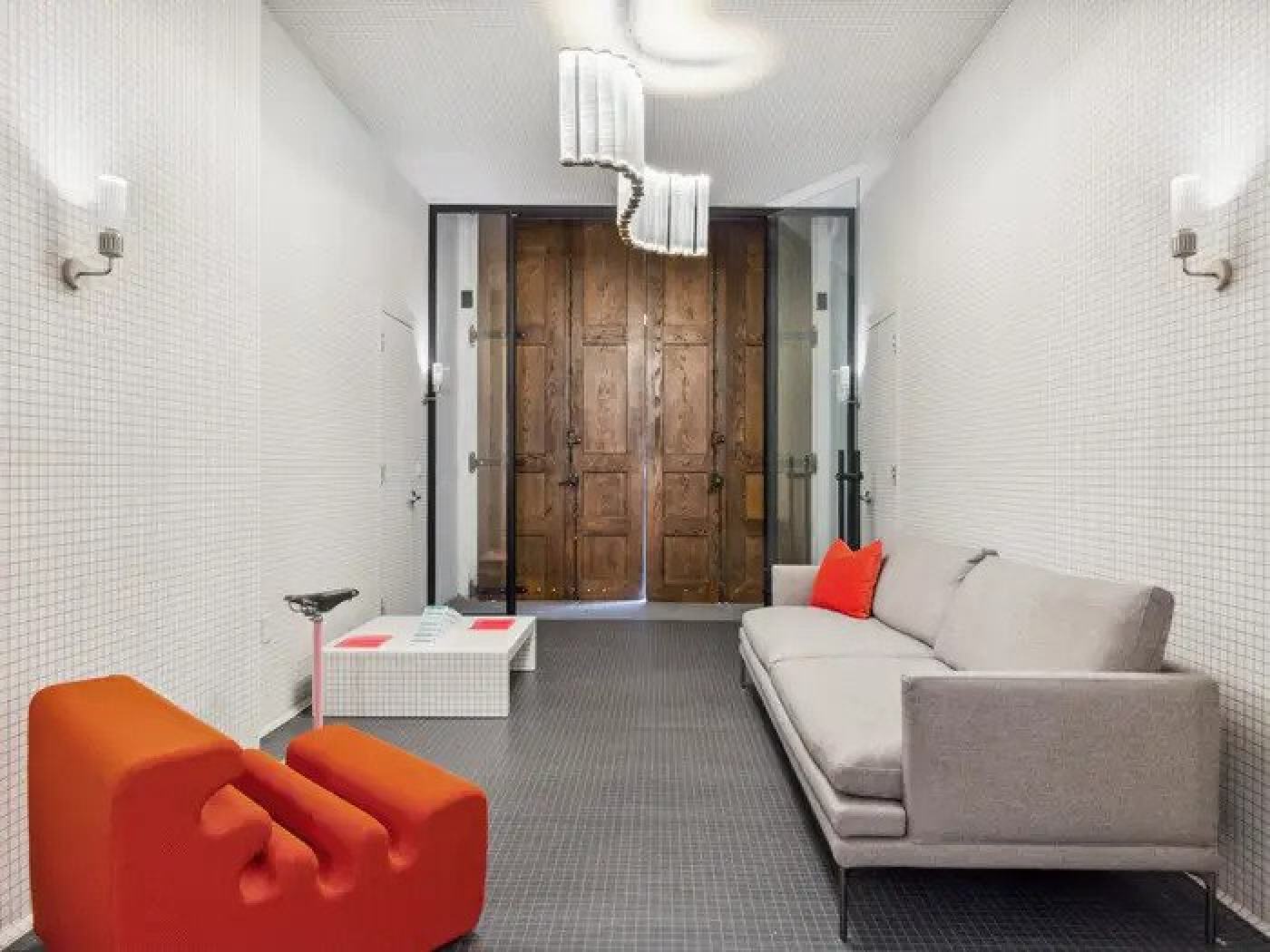 B&ecirc;n trong căn nh&agrave; thu&ecirc; "Cornelia Street" gần 1,1 tỷ đồng/th&aacute;ng của Taylor Swift - Ảnh 4.