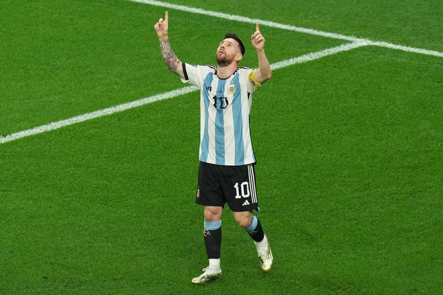 Giúp Argentina vào tứ kết World Cup 2022, Messi lập nên vô số kỷ lục - Ảnh 1.