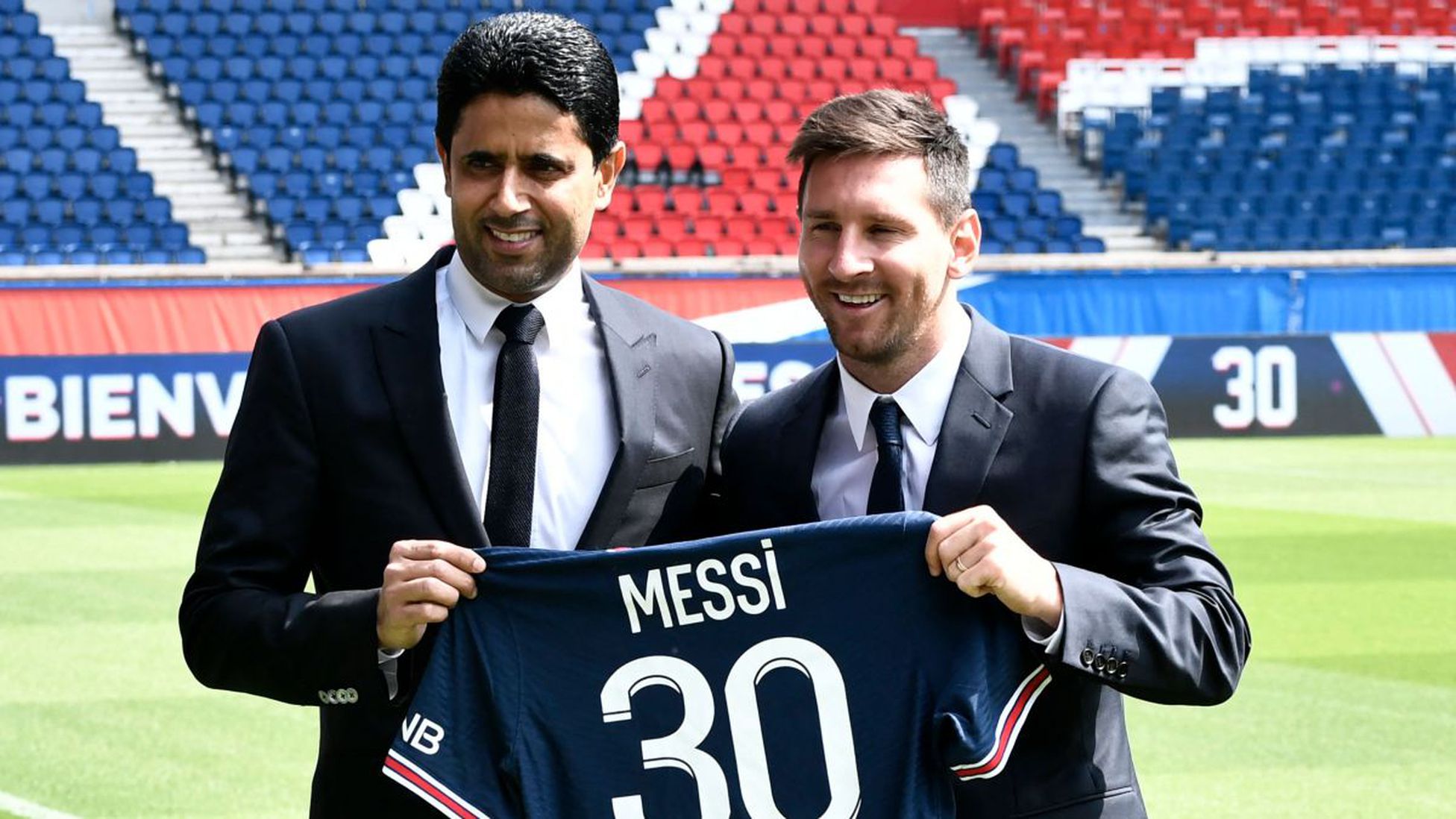Bên trong cuộc sống xa hoa của Lionel Messi: VĐV nhận lương cao nhất thế giới, kiếm bộn tiền ngoài sân cỏ và thú vui chỉ dành cho giới siêu giàu - Ảnh 3.