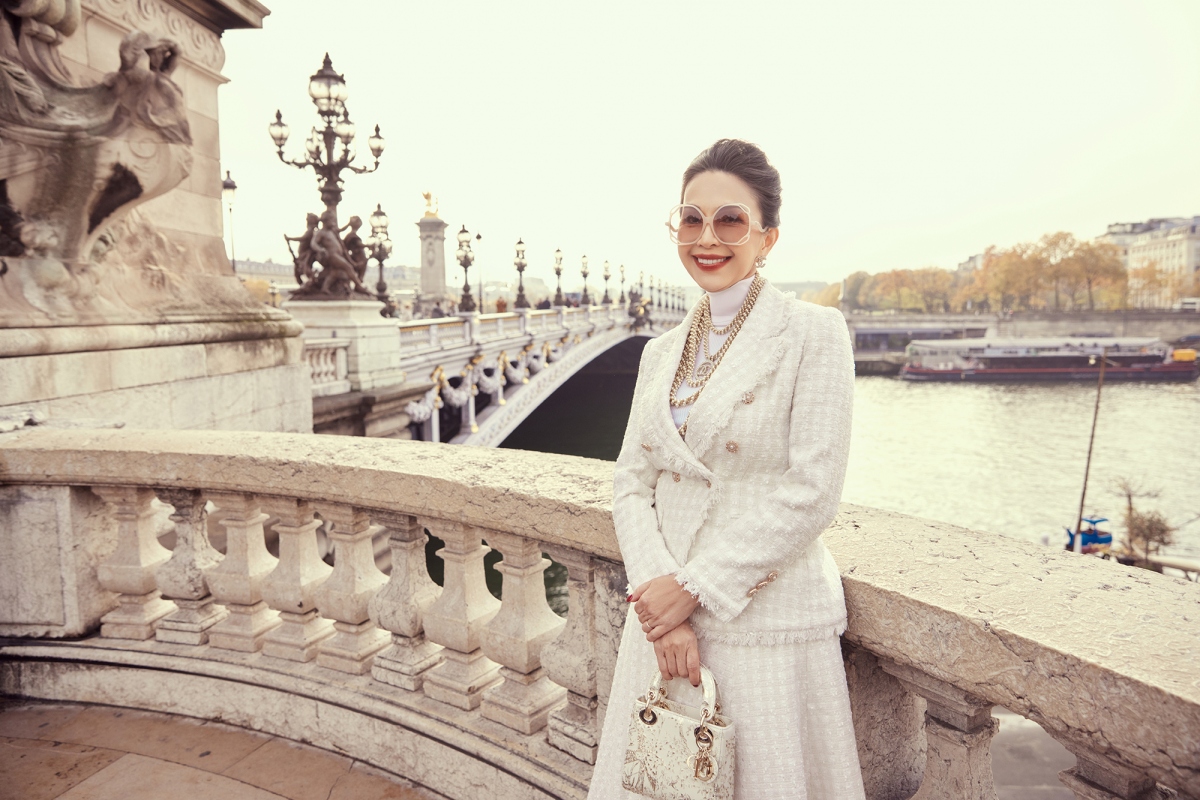 &quot;Nữ hoàng ảnh lịch&quot; Diễm My dạo phố Paris đón tuổi 60 - Ảnh 8.