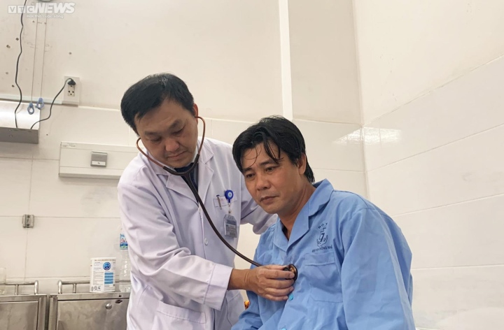 Tài xế xe ôm công nghệ bị đâm 6 nhát thủng tim kể lại lúc giằng co với tên cướp - Ảnh 1. Tài xế xe ôm công nghệ bị đâm 6 nhát thủng tim kể lại lúc giằng co với tên cướp - Ảnh 1.