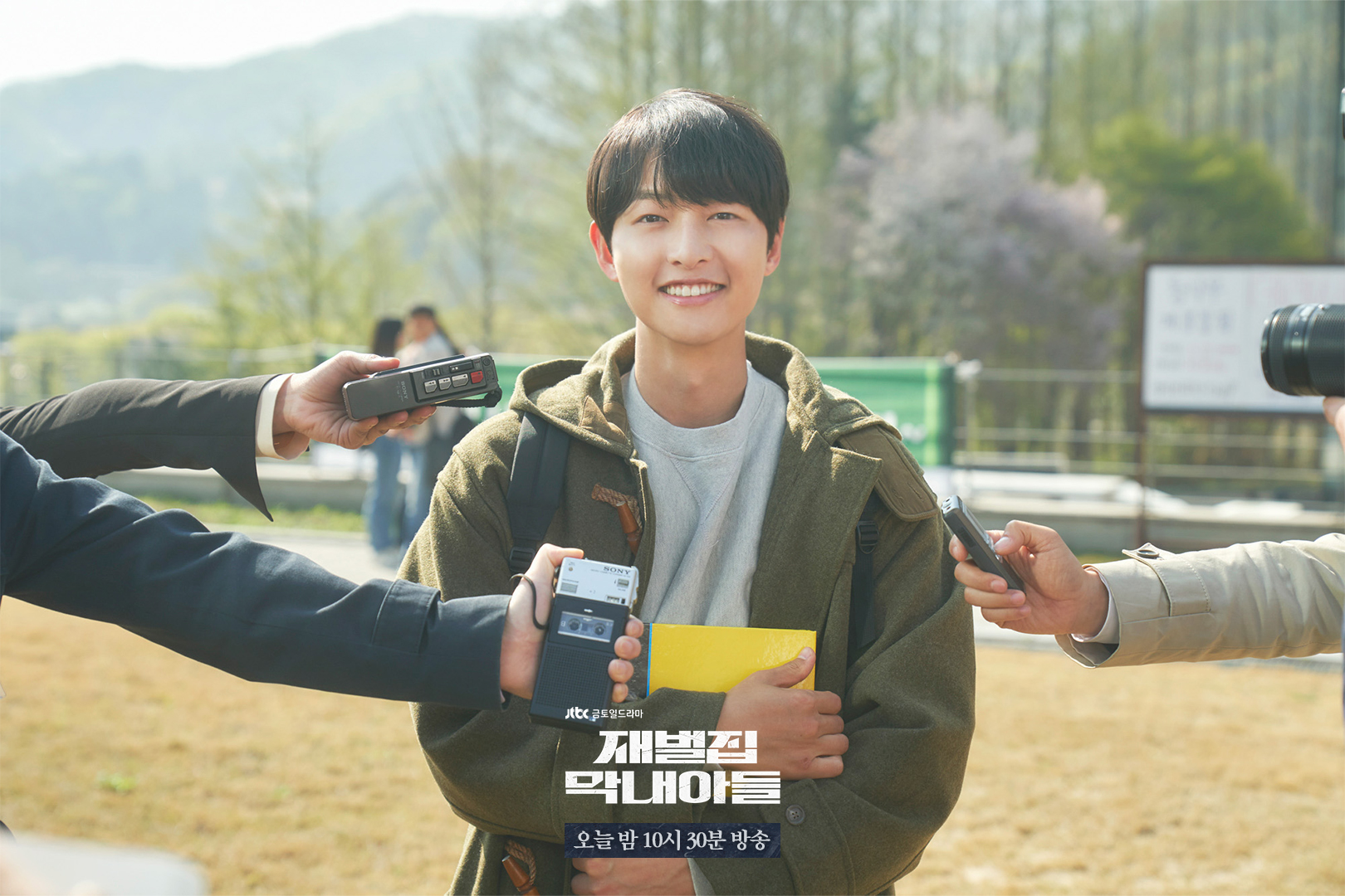 Song Joong Ki có một điểm giống nhân vật Cậu Út Nhà Tài Phiệt, là niềm tự hào của người hâm mộ - Ảnh 2. Song Joong Ki có một điểm giống nhân vật Cậu Út Nhà Tài Phiệt, là niềm tự hào của người hâm mộ - Ảnh 2.