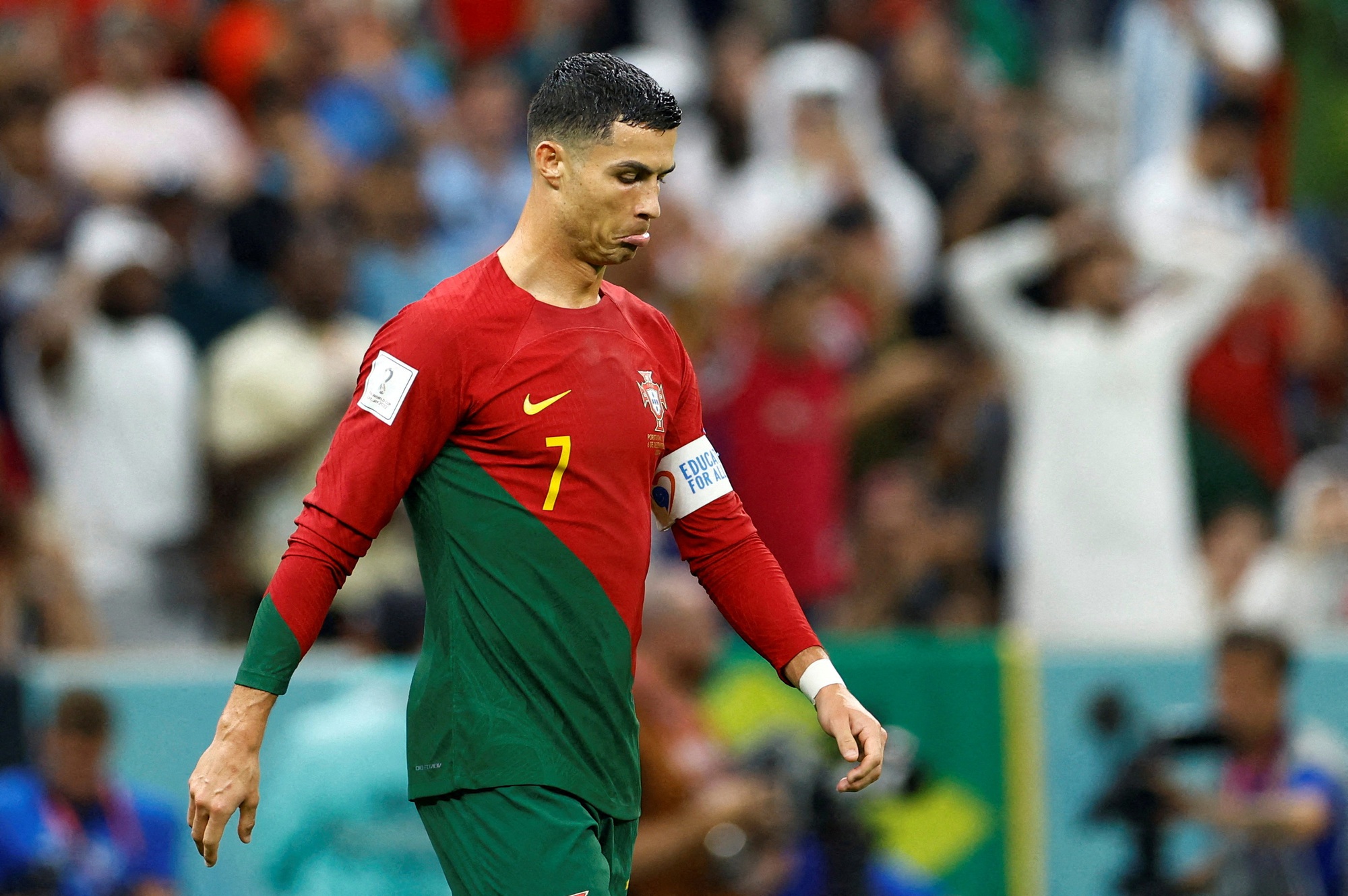 Ronaldo dự bị, Bồ Đào Nha thắng đậm Thụy Sĩ - Ảnh 7. Ronaldo dự bị, Bồ Đào Nha thắng đậm Thụy Sĩ - Ảnh 7.