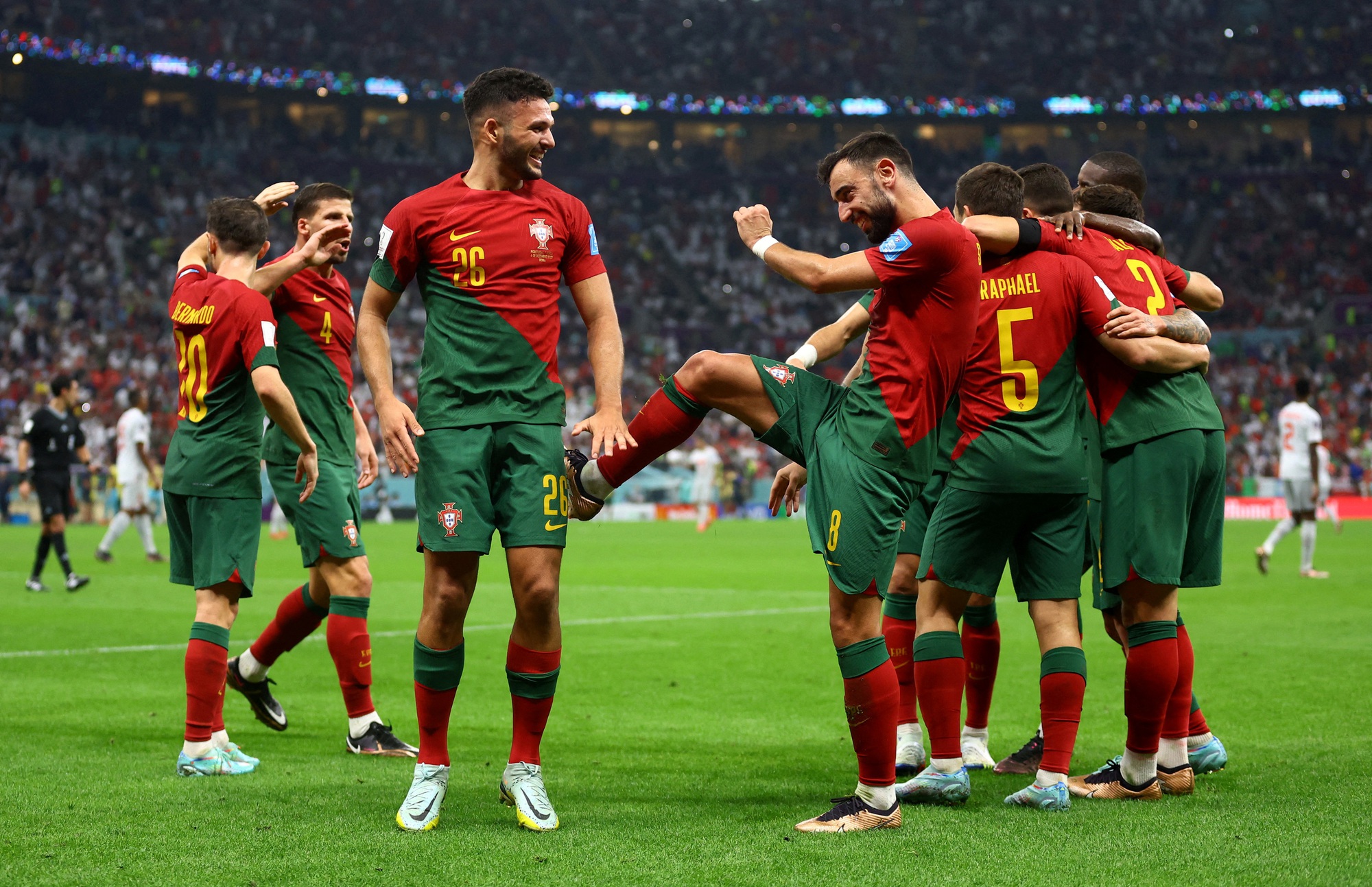 Ronaldo dự bị, Bồ Đào Nha thắng đậm Thụy Sĩ - Ảnh 2.