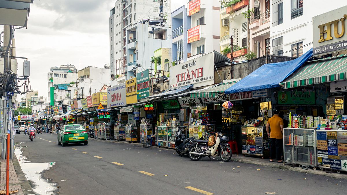 Những con phố đặc biệt của TP.HCM: Chỉ cần nghe tên là biết ngay ở nơi đó bán gì - Ảnh 10.