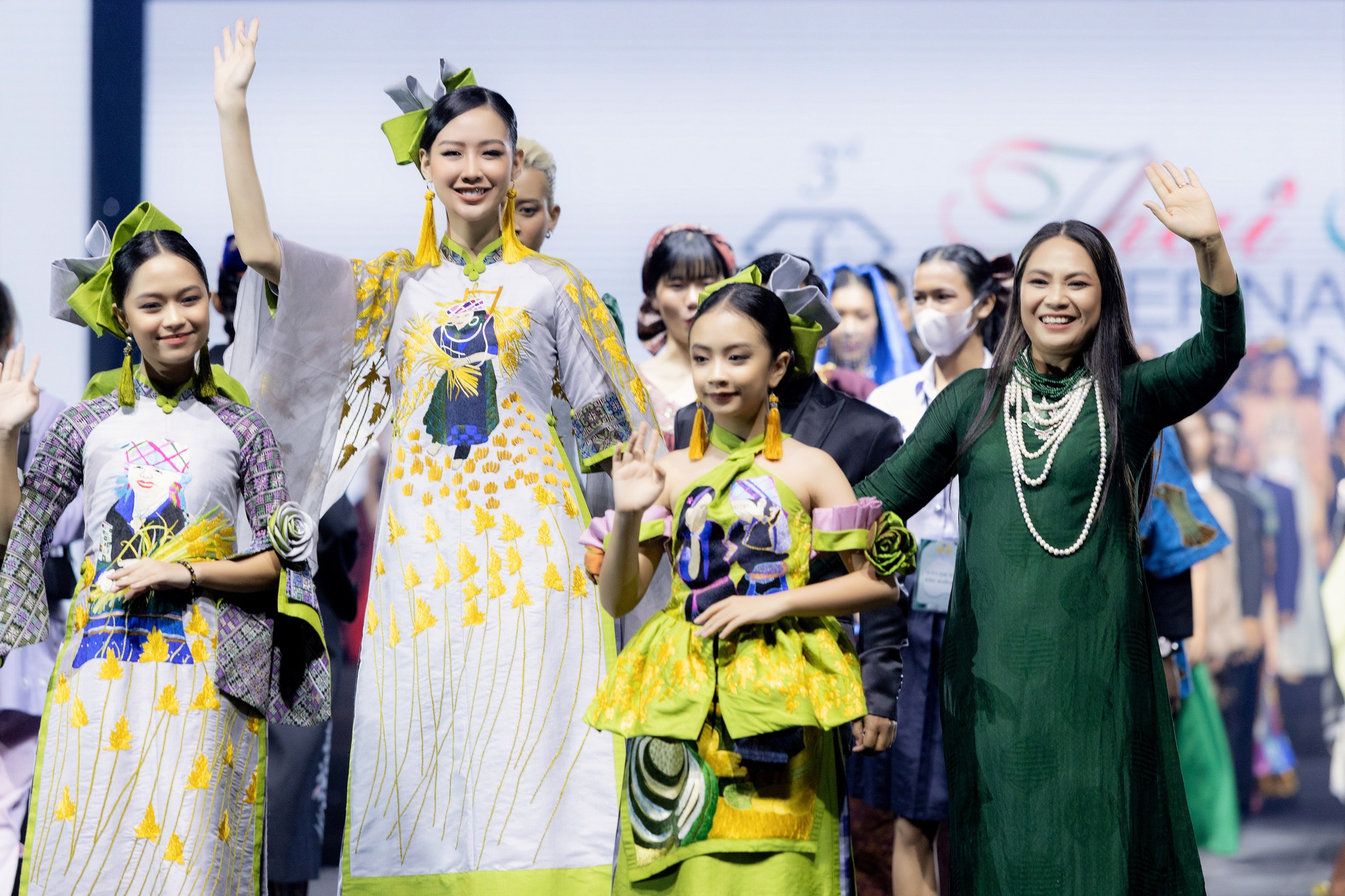 Hoa hậu Thùy Tiên trở lại Thái Lan sau hơn 1 tháng hết nhiệm kỳ Hoa hậu Hòa Bình  - Ảnh 2.