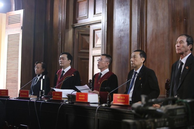 Hình ảnh ngày đầu xét xử cựu CEO Alibaba Nguyễn Thái Luyện và đồng phạm - Ảnh 12.