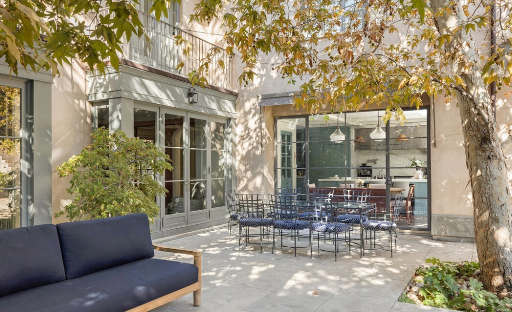 Nữ minh tinh Alexandra Daddario sở hữu khối bất động sản đ&aacute;ng mơ ước afamily