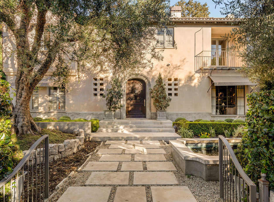 Nữ minh tinh Alexandra Daddario sở hữu khối bất động sản đáng mơ ước afamily