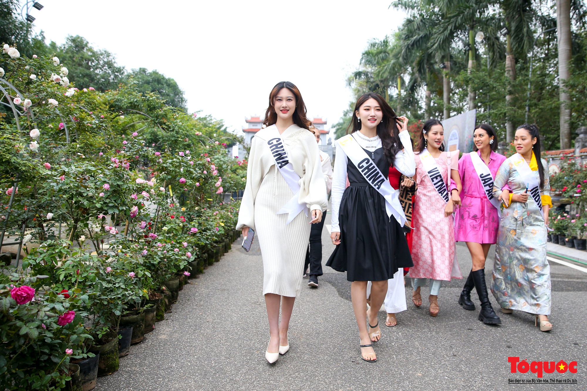 Dàn mỹ nhân Hoa hậu Du lịch thế giới khoe sắc cùng Lễ hội hoa Mê Linh - Ảnh 2.