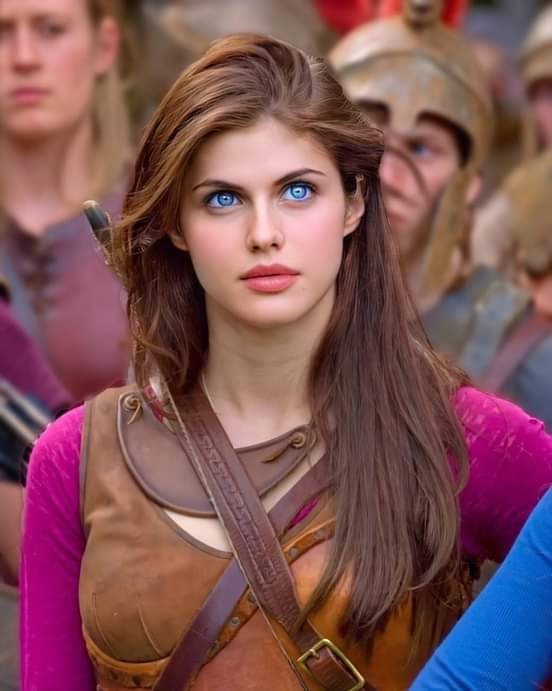 Alexandra Daddario - mỹ nhân sở hữu đôi mắt biếc đẹp nhất Hollywood - Ảnh 1.