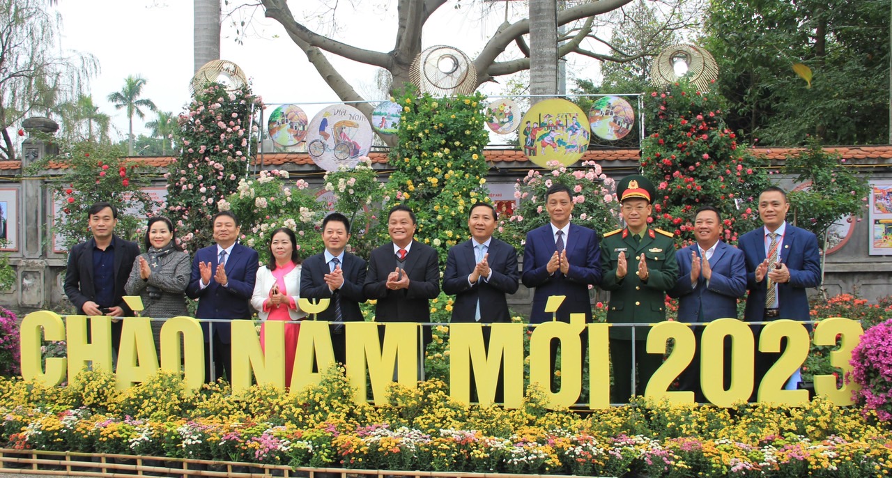 Khai mạc Lễ hội hoa và Festival nông sản, sản phẩm OCOP tại huyện Mê Linh - Ảnh 5. Khai mạc Lễ hội hoa và Festival nông sản, sản phẩm OCOP tại huyện Mê Linh - Ảnh 5.