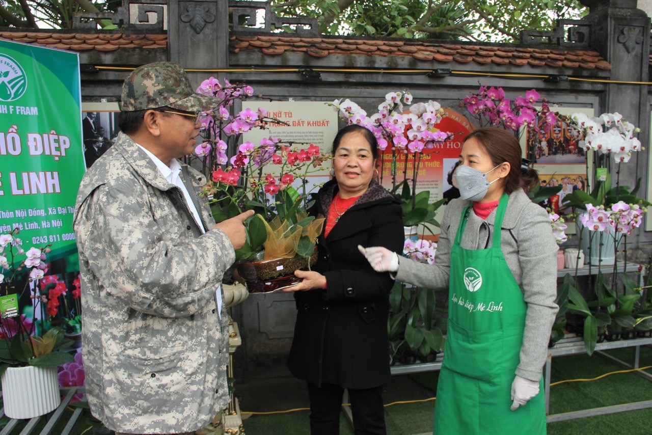 Khai mạc Lễ hội hoa và Festival nông sản, sản phẩm OCOP tại huyện Mê Linh - Ảnh 2.