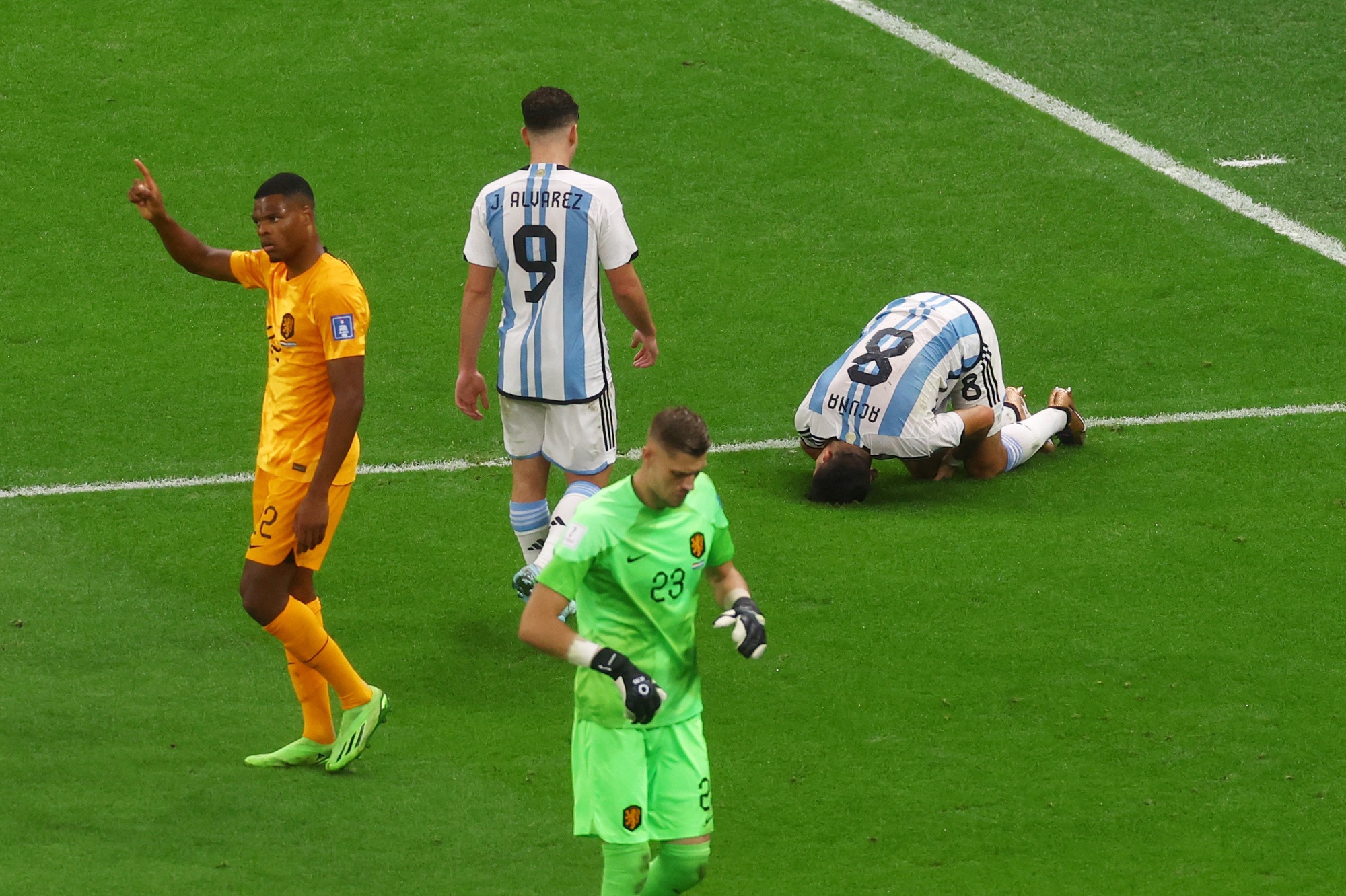 Thắng nghẹt thở trong loạt penalty, Argentina đoạt vé vào Bán kết - Ảnh 13.
