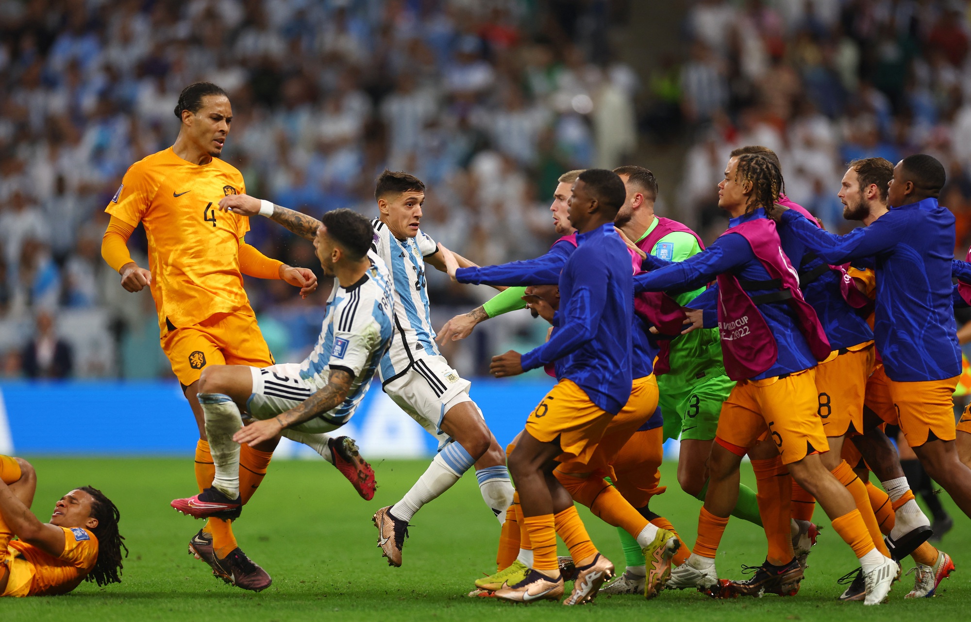 Thắng nghẹt thở trong loạt penalty, Argentina đoạt vé vào Bán kết - Ảnh 18.