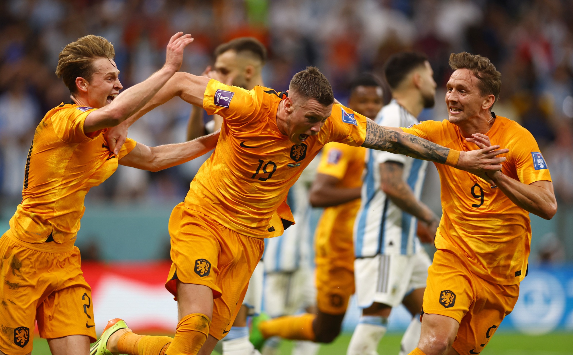 Thắng nghẹt thở trong loạt penalty, Argentina đoạt vé vào Bán kết - Ảnh 21.