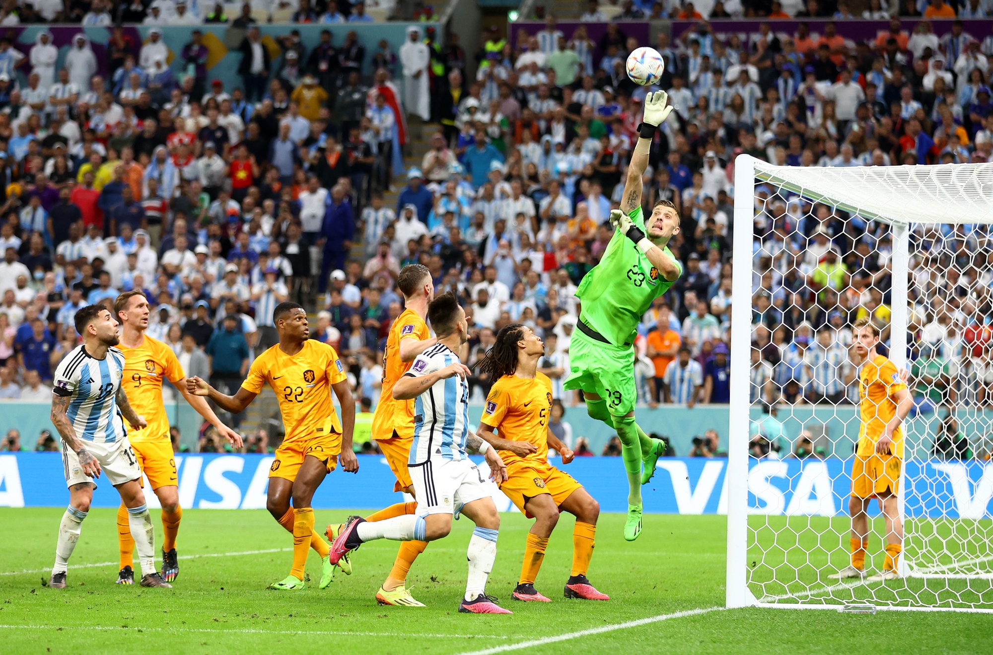 Thắng nghẹt thở trong loạt penalty, Argentina đoạt vé vào Bán kết - Ảnh 23.