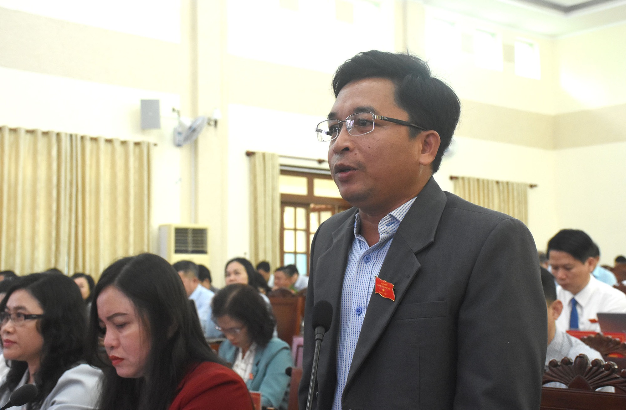 Phú Yên: Giám đốc sở nhận trách nhiệm về học sinh ‘ngồi nhầm lớp’, bệnh thành tích trong giáo dục - Ảnh 2.