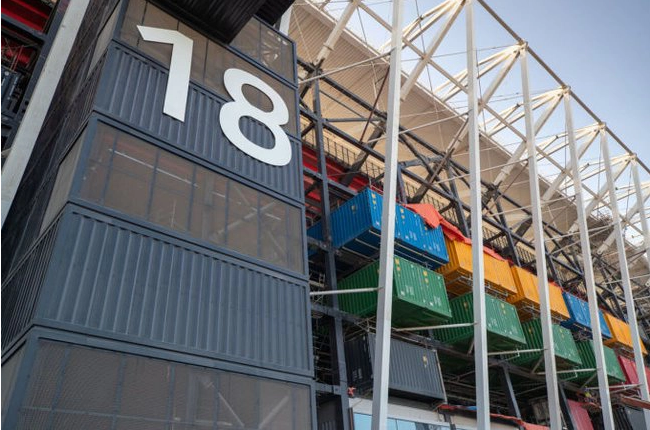 Được lắp ráp bằng 974 container, SVĐ 'lạ' nhất World Cup 2022 sắp bị tháo dỡ để vận chuyển tới nơi khác - Ảnh 2. Được lắp ráp bằng 974 container, SVĐ 'lạ' nhất World Cup 2022 sắp bị tháo dỡ để vận chuyển tới nơi khác - Ảnh 2.