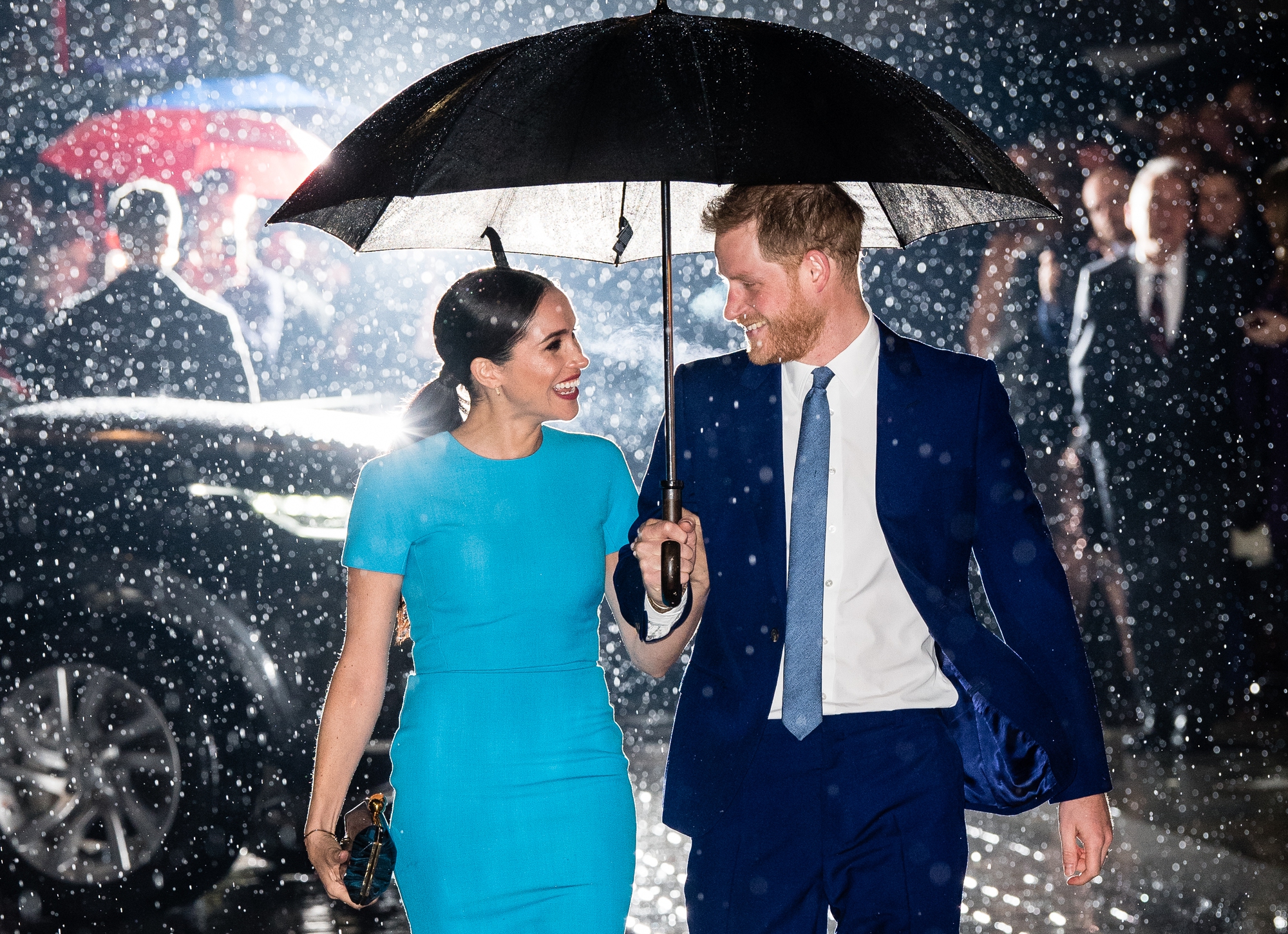 Đằng sau hợp đồng cả trăm triệu bảng giữa Vương tử Harry và Meghan Markle với người khổng lồ trực tuyến: Tiết lộ về con số cặp đôi sẽ nhận được - Ảnh 3.