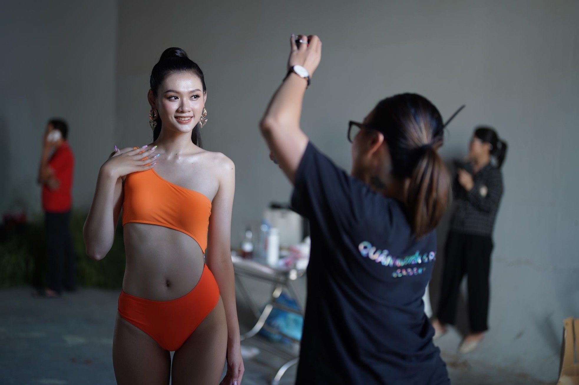 Buổi chụp ảnh bikini từ 4h sáng của thí sinh Hoa hậu Việt Nam - Ảnh 9.