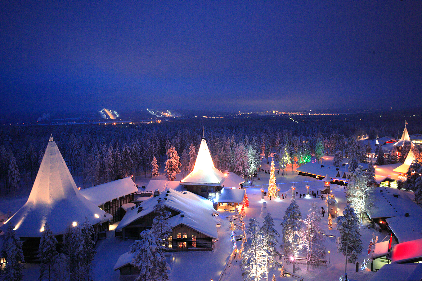 Cận cảnh "ngôi làng ông già Noel" đẹp như cổ tích, tuyết trắng rơi 6 tháng ở Hà Lan - Ảnh 3.